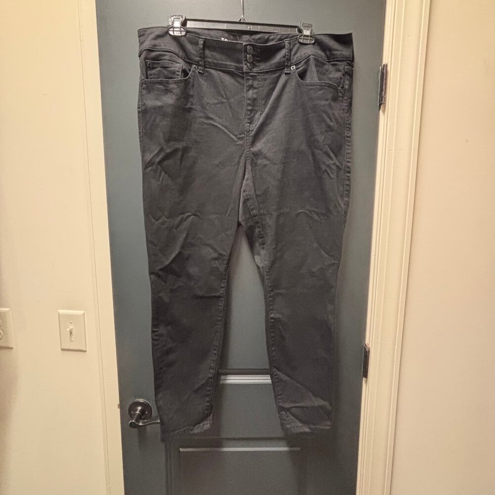 TORRID Black Jeans Super Soft Jegging 22W SHORT NWOT - Picture 2 of 4